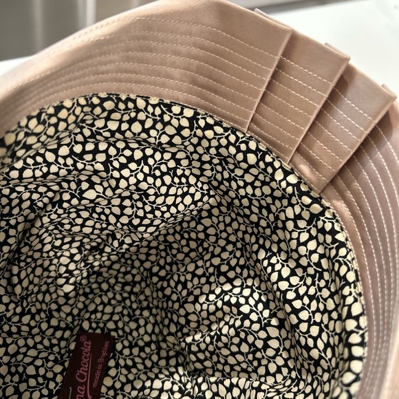 Bespoke Anna Chocola Ines Cloche - Picture 9 of 14